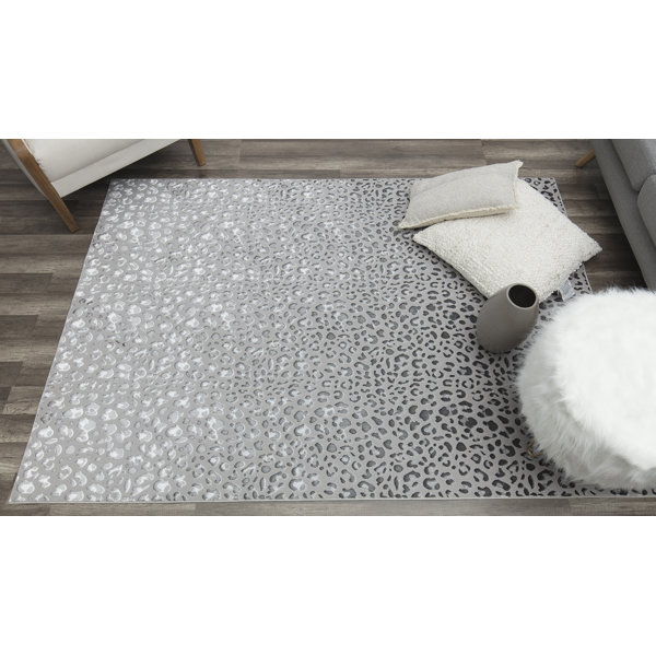 CosmoLiving by Cosmopolitan Natura Performance Gray/Silver Rug